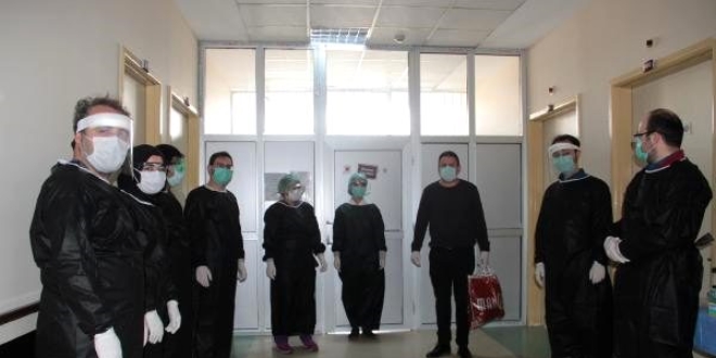 Çalıştığı hastanede koronavirüsü yenip, taburcu oldu