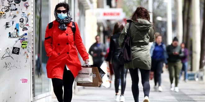 Virüsten korunmak için 1 yıl daha maske takılması tavsiye edildi