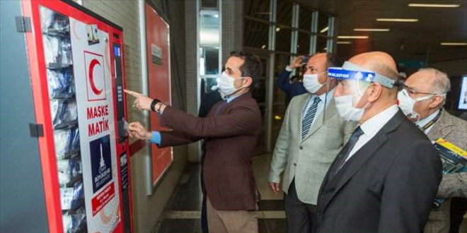 Türkiye'de bir ilk: Metro istasyonuna 'maskematik' yerleştirildi