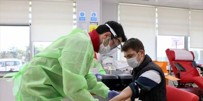 Koronavir�s� yenen polis memuru 'imm�n plazma' ba�����s� oldu