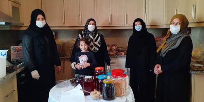 Sa�l�k �al��anlar� i�in evlerinde yemek yapt�lar