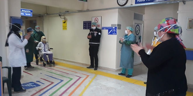 99 ya��ndaki Fatma nine koronay� yendi