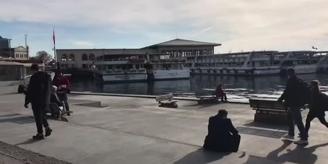 Soka�a ��kma yasa�� �ncesi vatanda�lar sahil ve parklarda gezdi