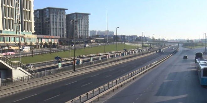 Sokağa çıkma yasağının ilk gününde İstanbul'da yollar boş kaldı