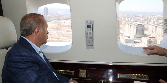 Erdoğan yapımı süren hastaneleri havadan inceledi