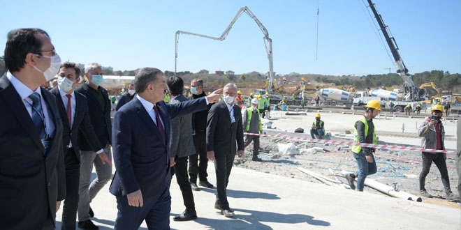 Bakan Koca, bin yataklı hastanenin inşaatını inceledi