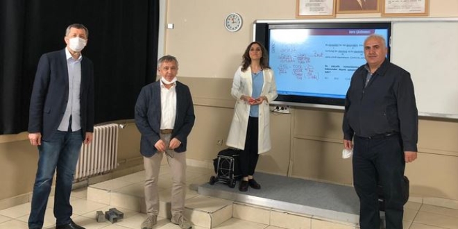 Bakan Selçuk'tan 'TRT EBA TV çekimleri' paylaşımı