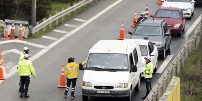 İstanbul polisi kent genelindeki denetimlerini sürdürüyor