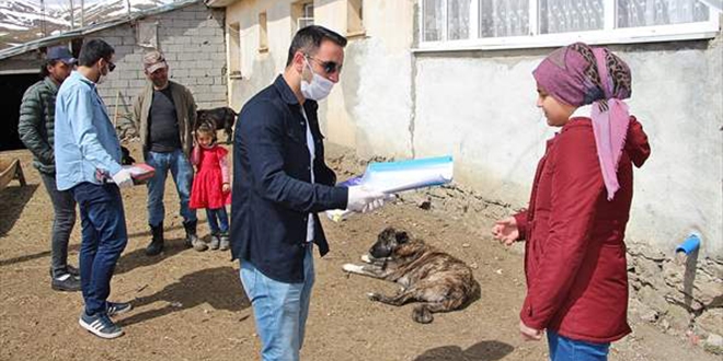 Öğretmenlerden 40 km uzaklıktaki öğrencilerine deneme sınavı