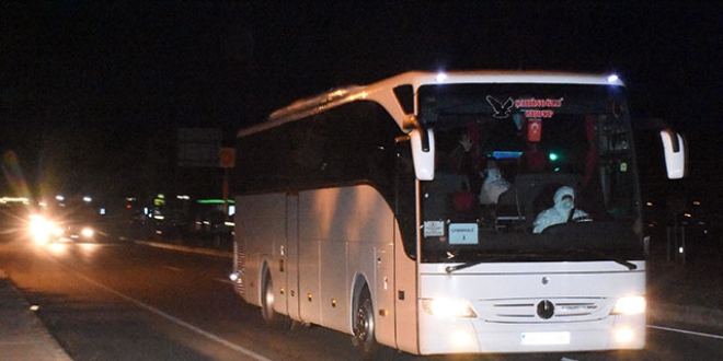 Yunanistan'da karantinaya alınan Türkler, yurda getirildi