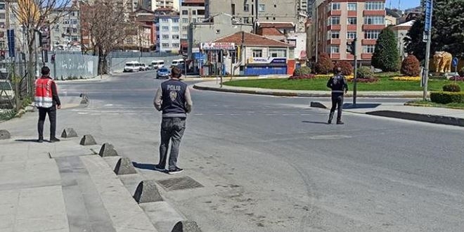 İstanbul polisi kent genelindeki denetimlerini sürdürüyor