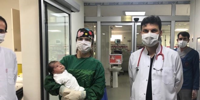 1 aylık Muhammed bebek, koronavirüsü yendi