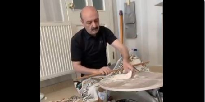 Bah�eli'nin �zel Kalem M�d�r�, hamur a�t��� anlar� payla�t�