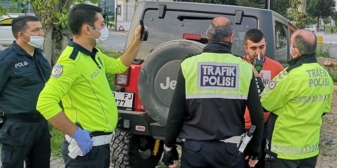 Alkoll� ara� kullan�rken yakaland�, 4 bin 144 TL ceza yedi