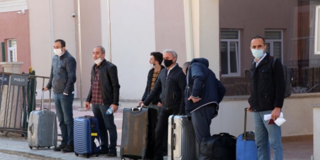 Adıyaman'da karantina süresi dolan işçiler evlerine gönderiliyor