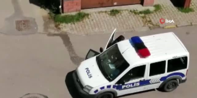 Polis 'Baby Shark' dansı ile evde kalan çocuklara moral verdi