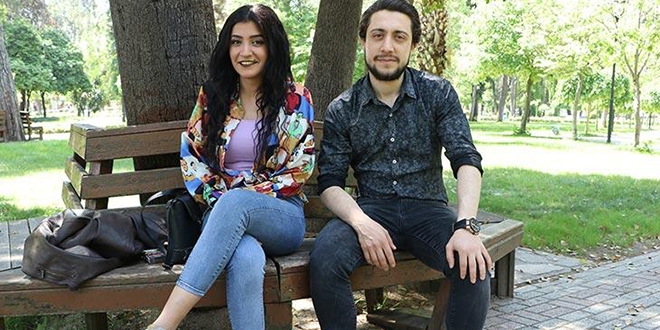 Kız arkadaşıyla sosyal mesafeye uymayan genç: Sevgililere bir şey denmesin