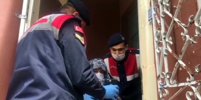 Torun hasreti çeken anneneye jandarmadan sürpriz
