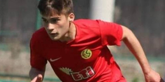 Eskişehirspor'un genç futbolcusu trafik kazasında hayatını kaybetti