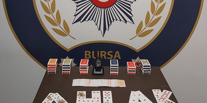 Polis telsizi ile �nlem alan kumarhaneye 69 bin liral�k bask�n