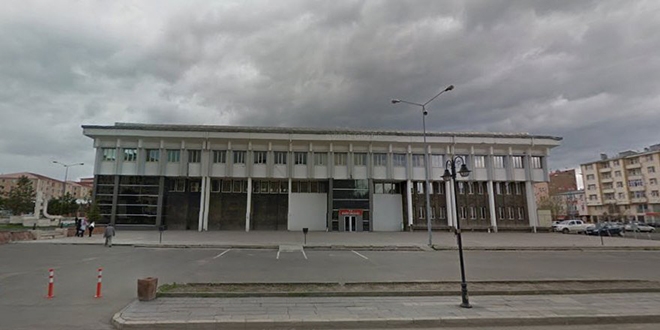 Valilikten 'k�yl�lerin zorla evlerinden ��kar�ld���' iddias�na yalanlama