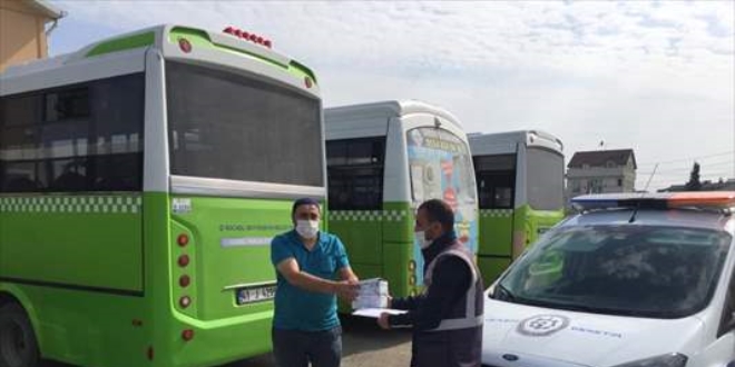 Kocaeli'de özel halk otobüsü şoförlerine 40 bin maske dağıtıldı