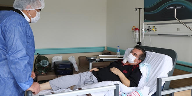 Koronavir�s� yenen akademisyen taburcu oldu