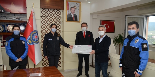 Validen kamu görevlilerine tatlı ve mektuplu teşekkür