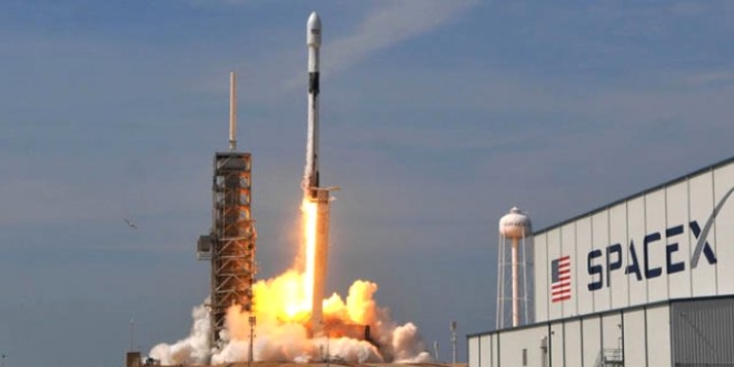 SpaceX, 60 internet uydusunu uzaya frlatt