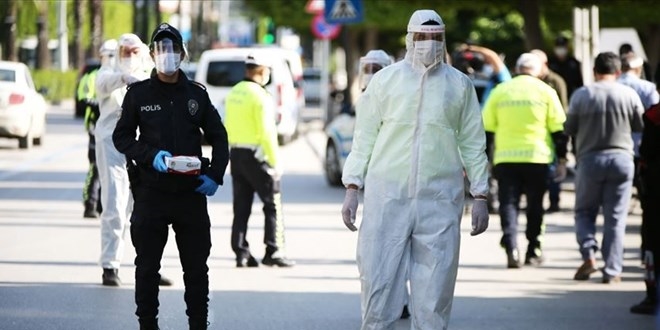 Sosyal mesafe kuralını ihlal eden 3 bin 205 kişiye ceza