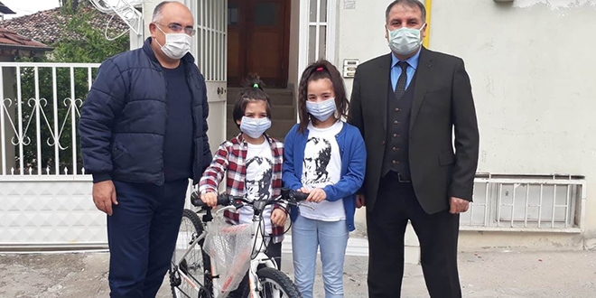 Sokakta dolaşmadılar, koronaya bulaşmadılar, ödülü kaptılar