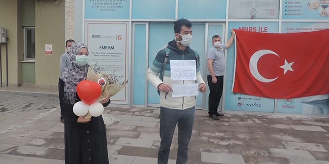 Koronavir�s� yenen doktor: Kanats�z beyaz melekler, var olun