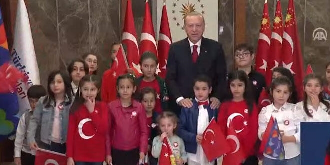 Erdoğan ulusa seslendi ve çocuklar İstiklal Marşı'nı okudu