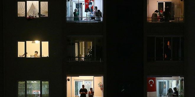 Türkiye tek yürek oldu, İstiklal Marşı'nı okudu