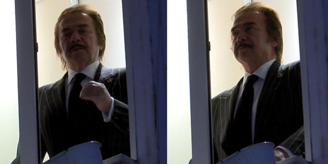 Orhan Gencebay pencereden �stiklal Mar��'n� okudu