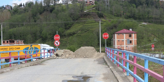 Rize-Trabzon arasındaki alternatif yollar kapatıldı
