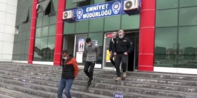 Polis araçlarına molotofla saldıran 5 kişi tutuklandı