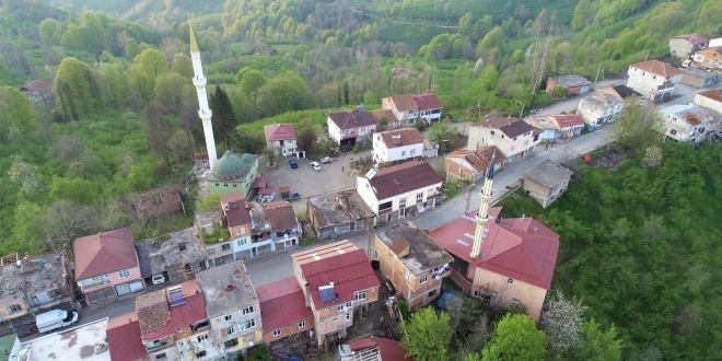 Komşu evlerde 2 dakika farkla iftar açıyorlar