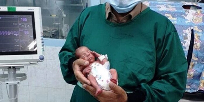 İran'da 800 gram ağırlığındaki bebek Kovid-19'u yendi