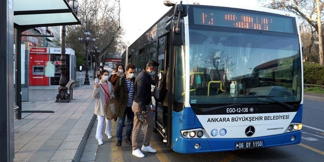 Başkentte kısıtlamanın ardından cadde ve sokaklarda hareketlilik yaşandı
