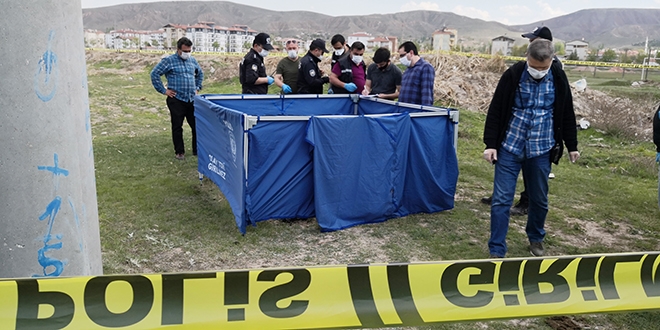 Yanmış olarak bulunan genç, 10 liralık benzinle kendini yakmış
