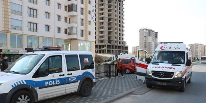 Kapıcısında koronavirüs çıkan 8 katlı bina karantinaya alındı