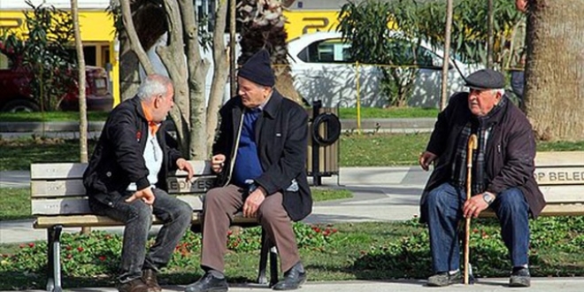 65 yaş üstüne iki saat 'yürüyüş' izni geliyor