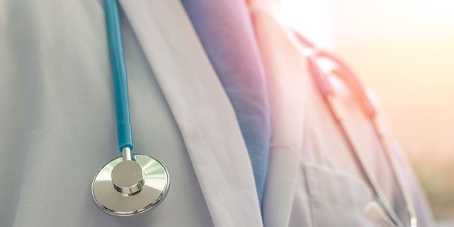 Eşcinselliğe 'hastalık' diyen Türk doktor görevden alındı