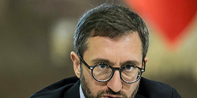Fahrettin Altun, darbe imasına tepki gösterdi