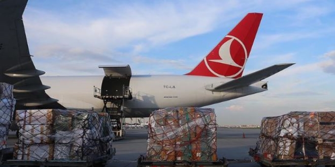 Filistin için hazırladığı tıbbi malzeme uçakla gönderildi