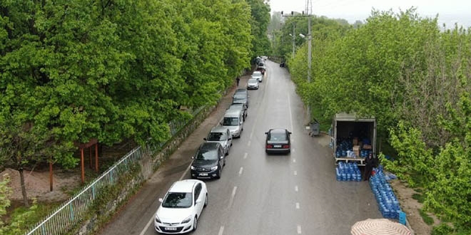 Bursa'da sonu görünmeyen su kuyruğu