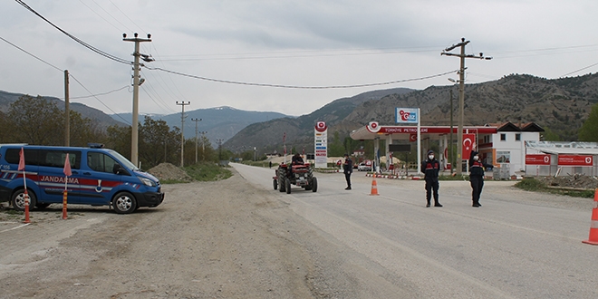 Bu ilçeye girişler, haftada bir gün jandarma kontrolünde yapılıyor