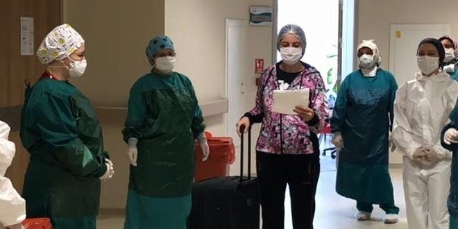 Koronavirüs tedavisi tamamlanan hemşire taburcu edildi