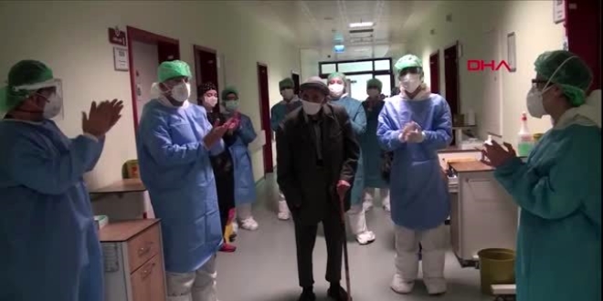 101 yaşında koronavirüsü yendi alkışlarla taburcu oldu